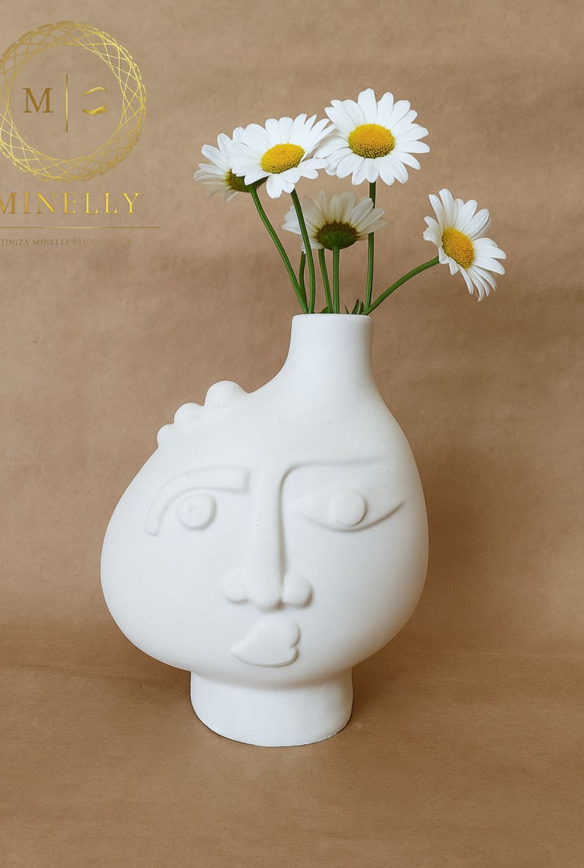 Sadeliğin Gücü – Minelly "Figura"