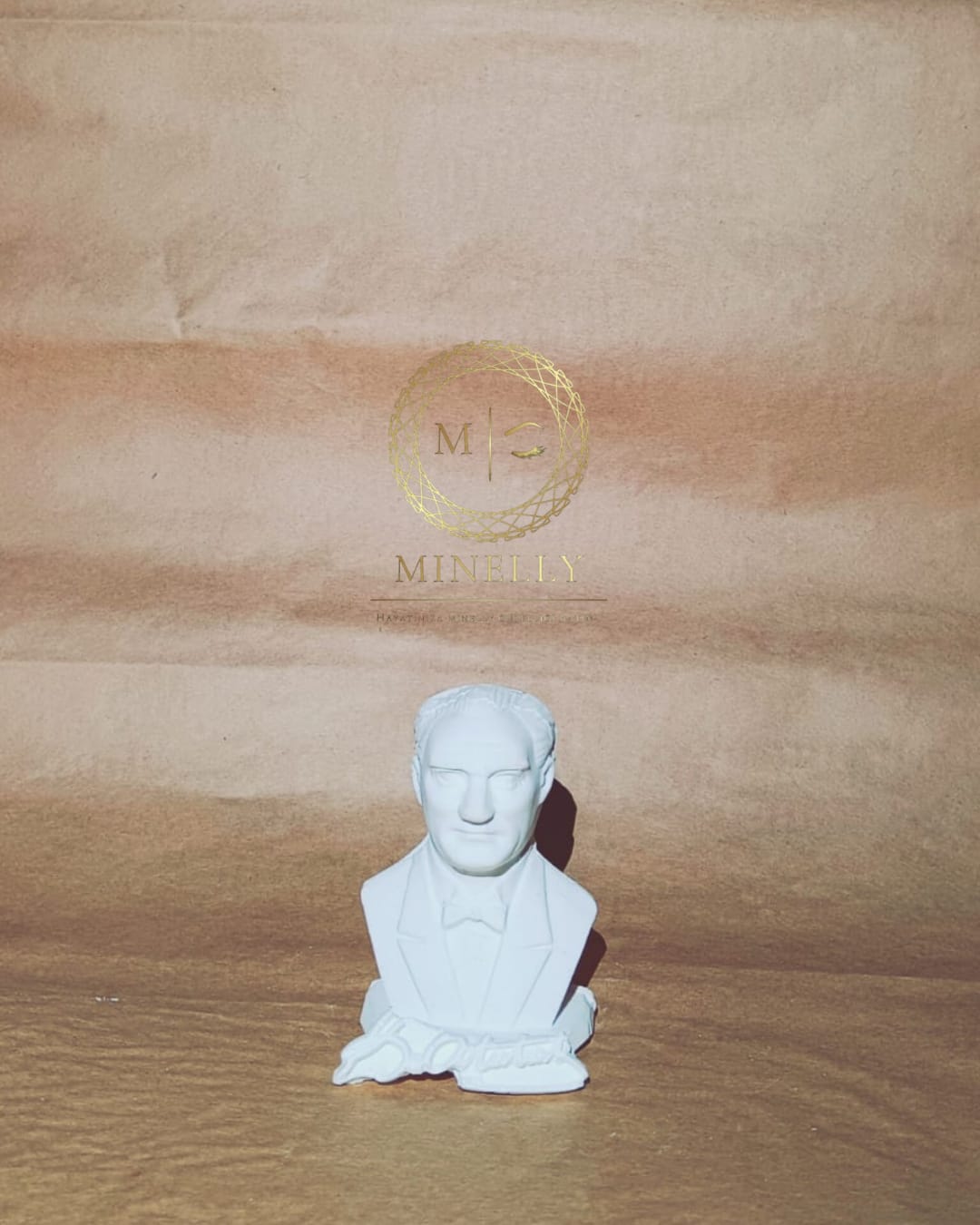 Minelly- Atatürk biblo