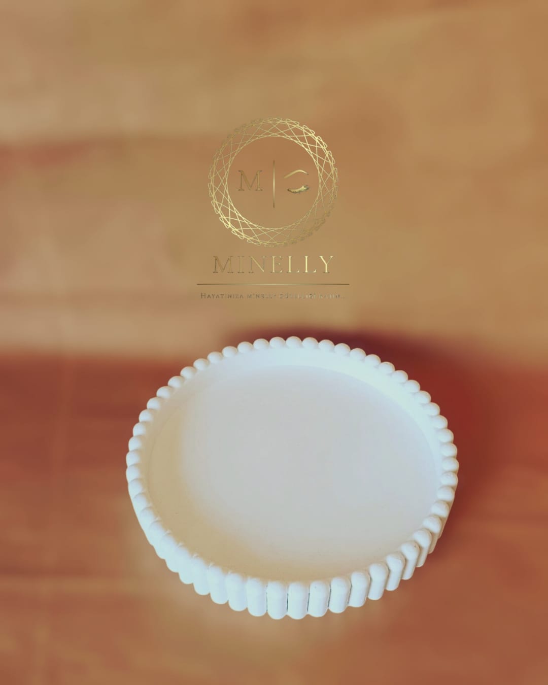 Minelly kenar kabartmalı oval tepsi