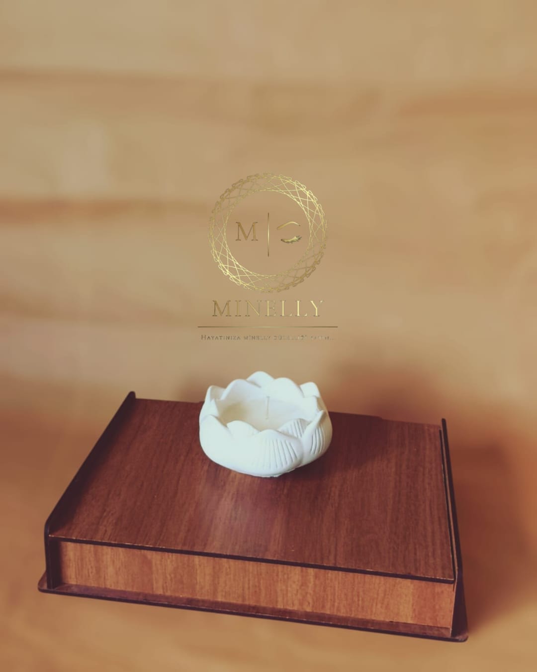 Minelly Lotus