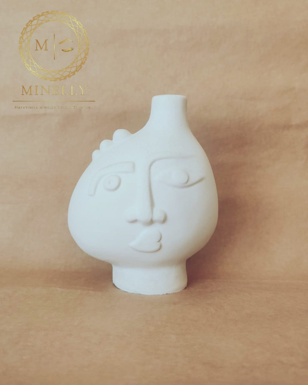 Sadeliğin Gücü – Minelly "Figura"