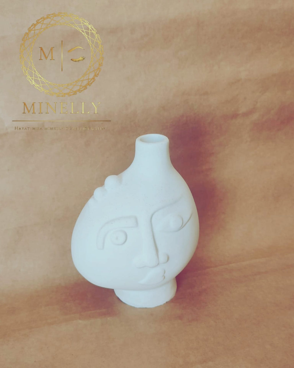 Sadeliğin Gücü – Minelly "Figura"