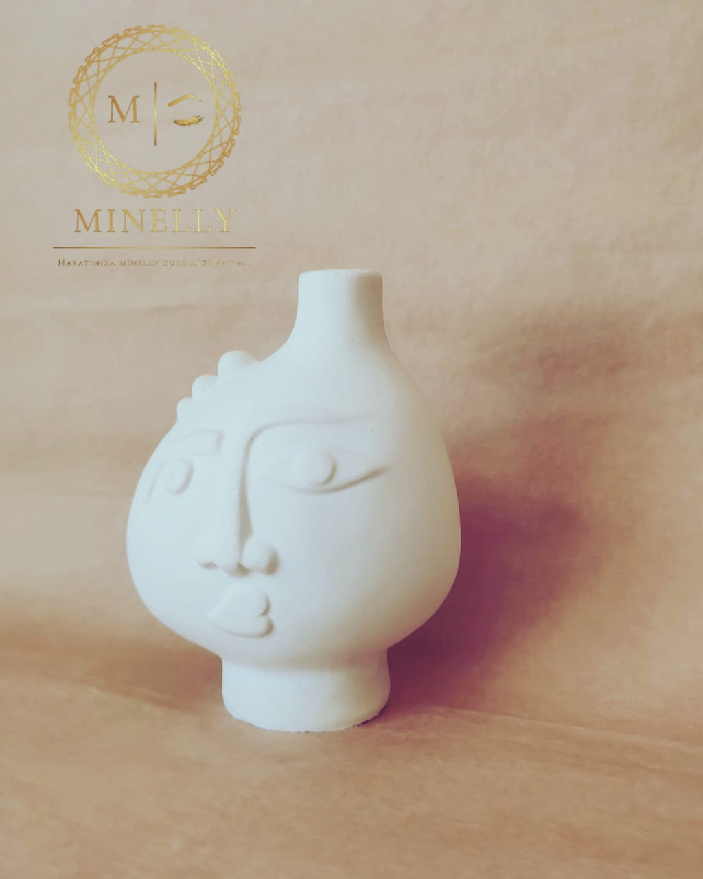 Sadeliğin Gücü – Minelly "Figura"