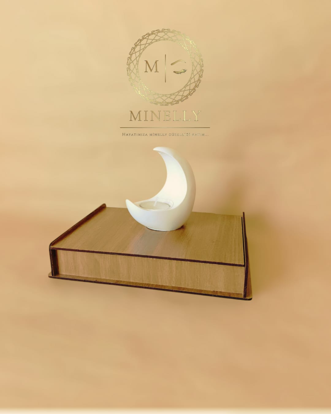 Minelly Mona